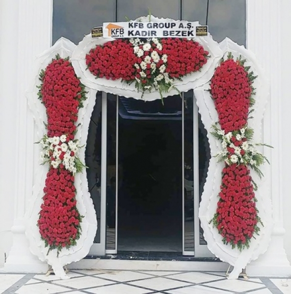 köşk kırmızı çiçek